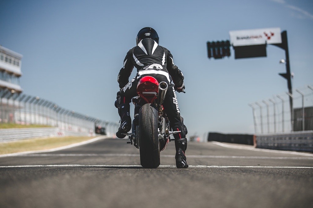deBolex Engineering: гоночный кастом Scrambler Ducati Red Hot