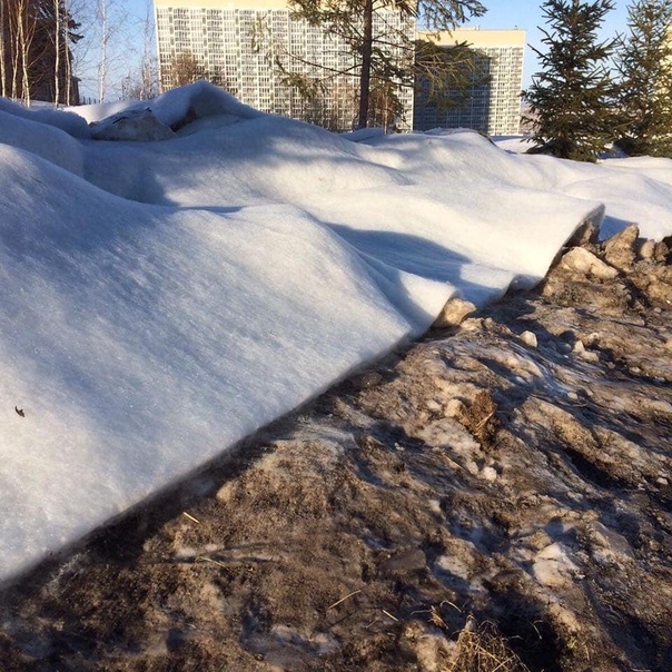 В Красноярске в преддверии Универсиады-2019 выпал синтепоновый снег.